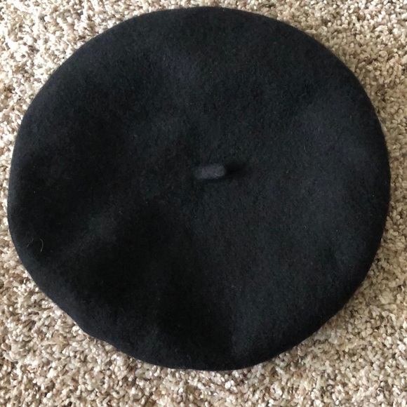 David and Young Accessories - NWOT Black Wool Beret 🇫🇷
